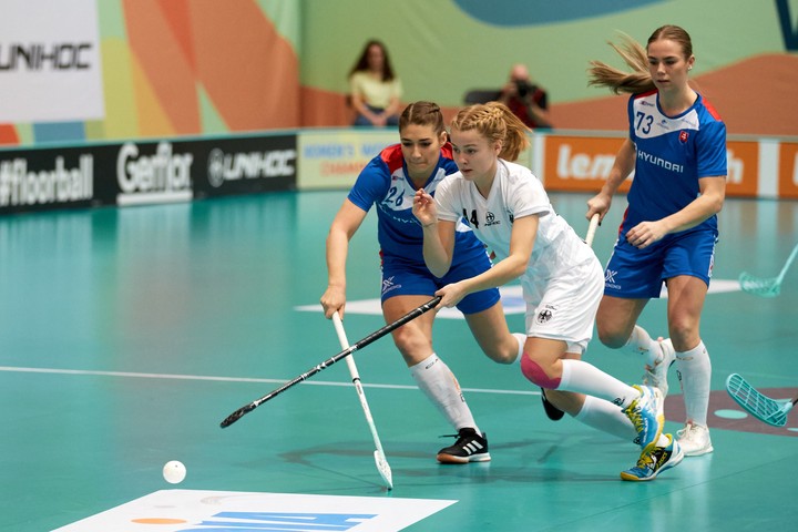 MS vo florbale žien: Slovensko - Nemecko 6:1. Zahráme si o konečné piate miesto!